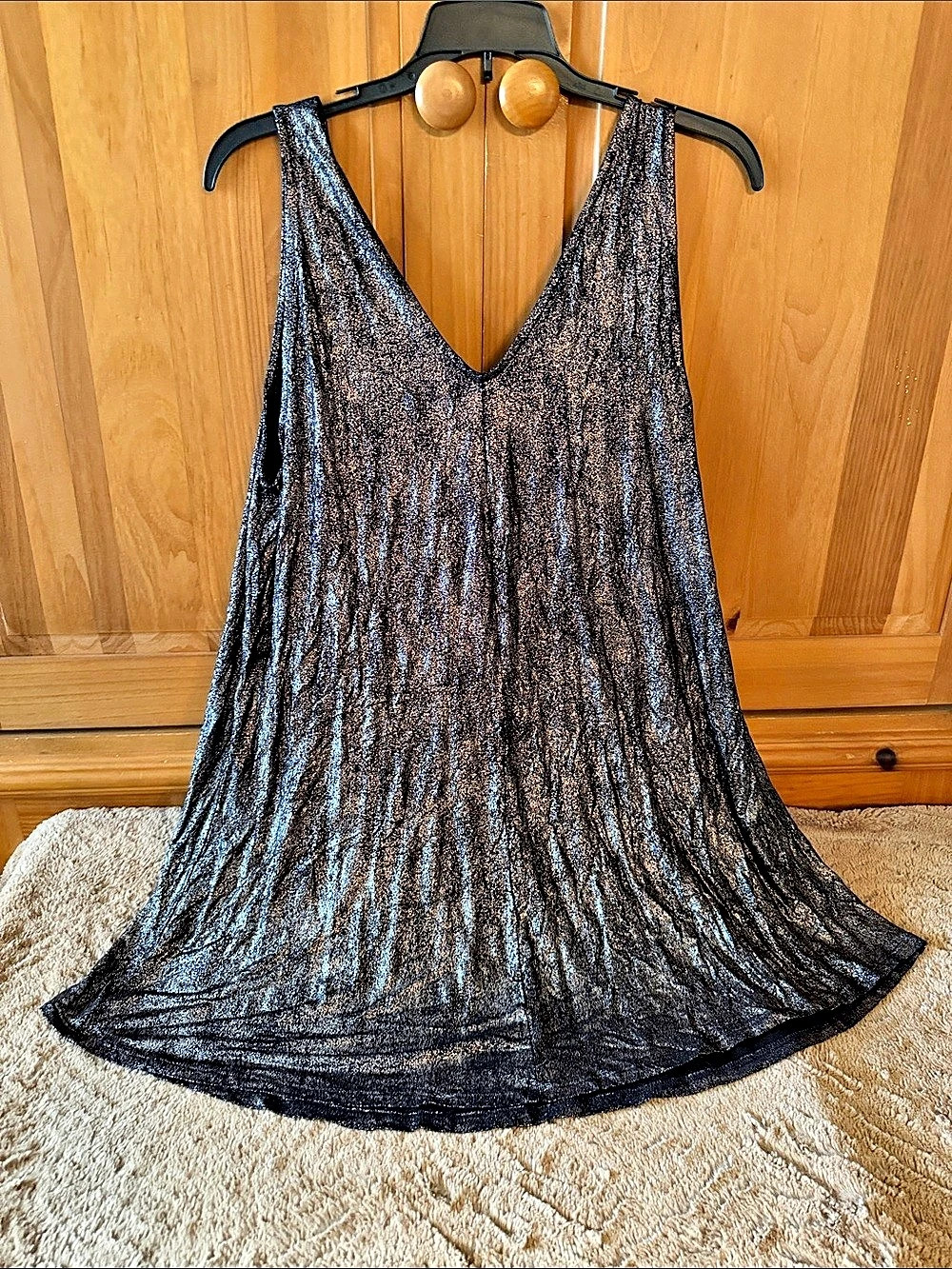 L'ANE BRYANT Metallic V-Neck shimmery tank Size 14/16 Like New